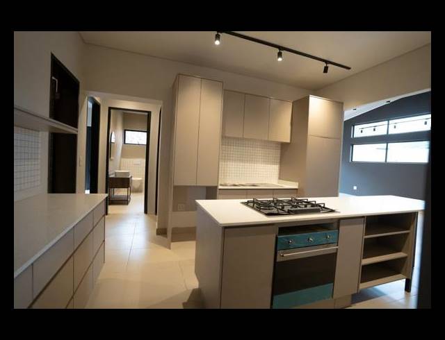 3 BEDROOM TOWNHOUSE FOR SALE IN WATERKLOOF GLEN